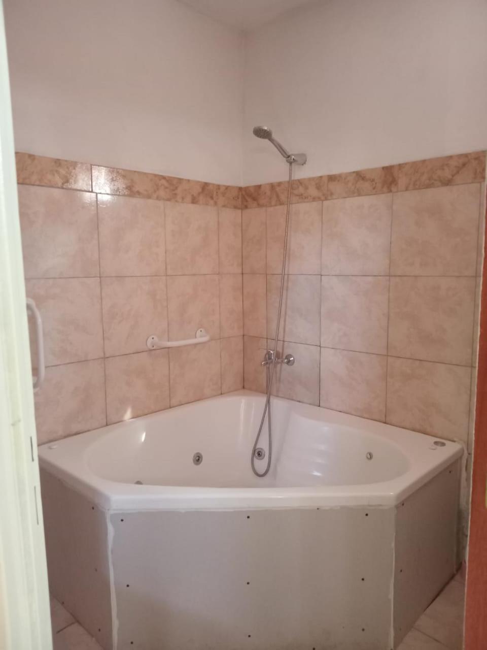 Bardas Del Limay Dormi-Con Hidromasaje - Totalmente Equipado Plottier Εξωτερικό φωτογραφία